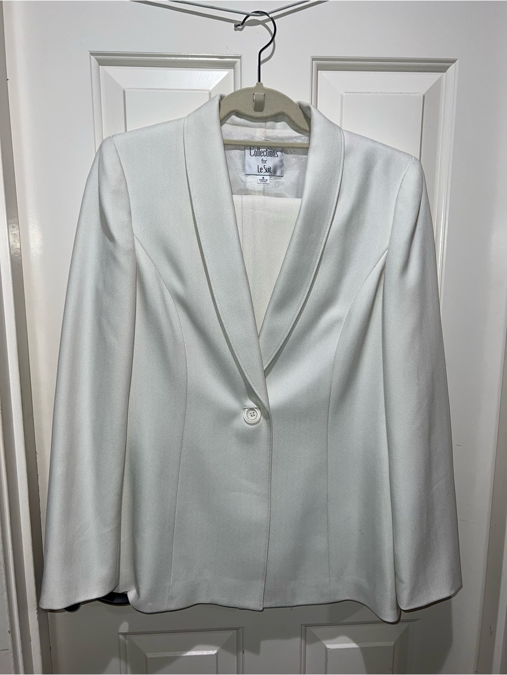 Collections for Le Suit Cream Herringbone Skirt Suit Set Blazer & Skirt - Size 6